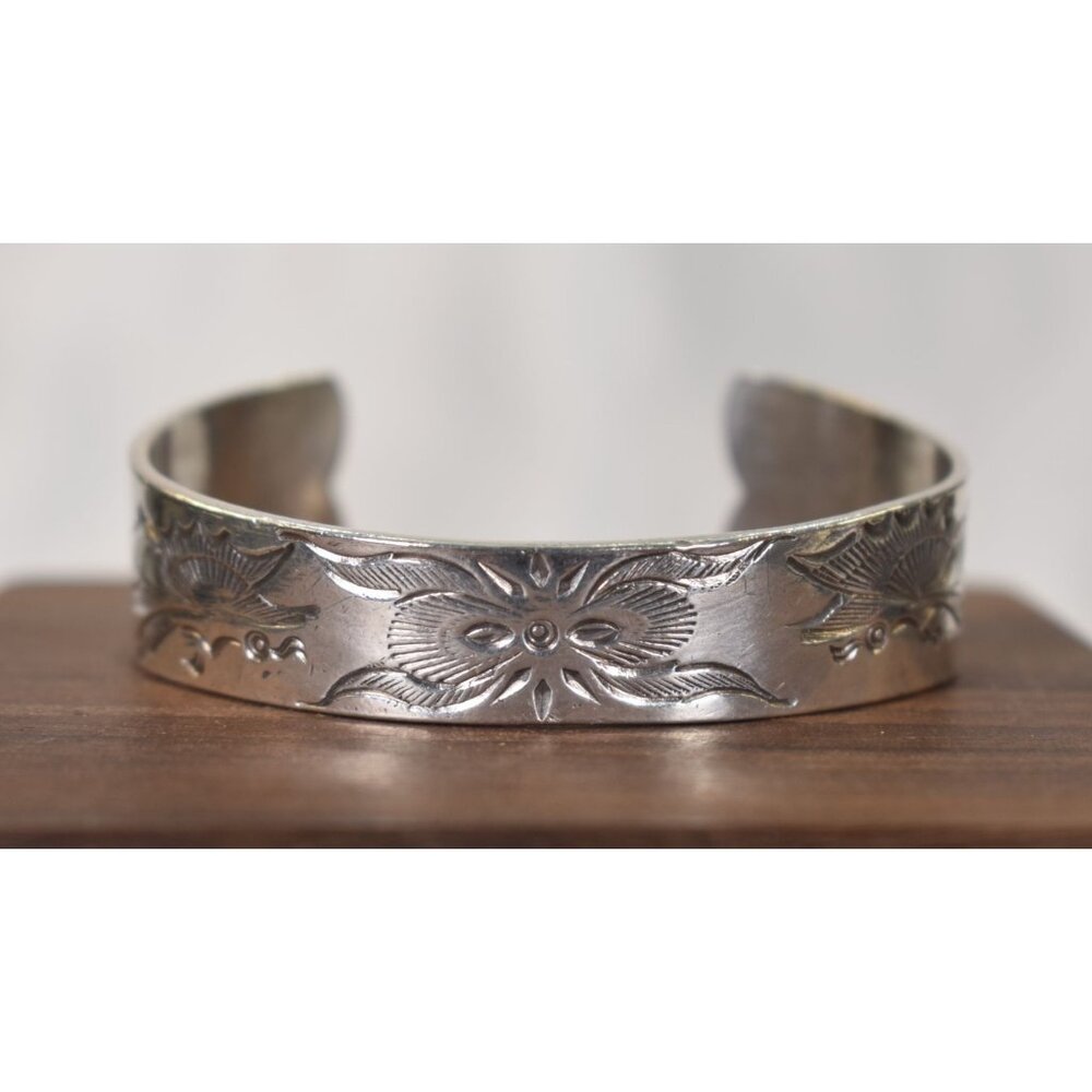 Vintage Sterling Silver 925 Diamond Cut Floral Motif Cuff Bracelet Southwestern